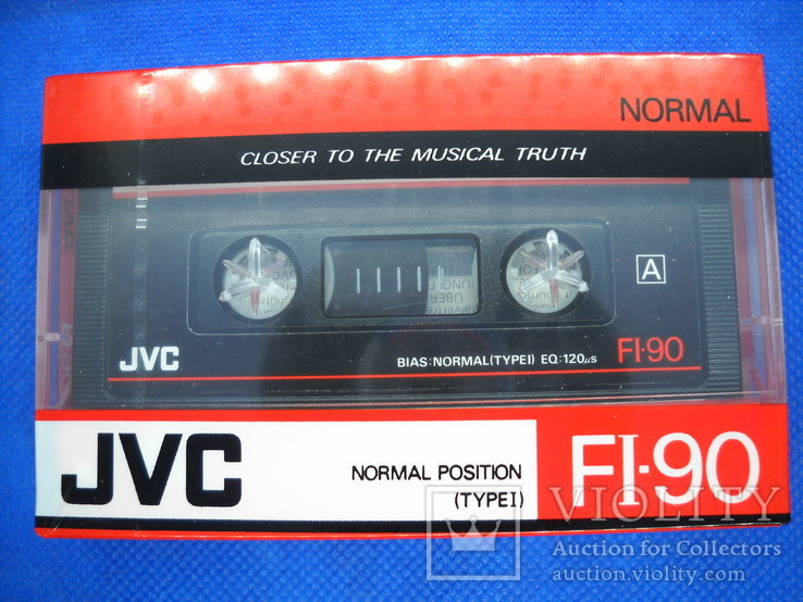 Аудиокассета JVC в упаковке