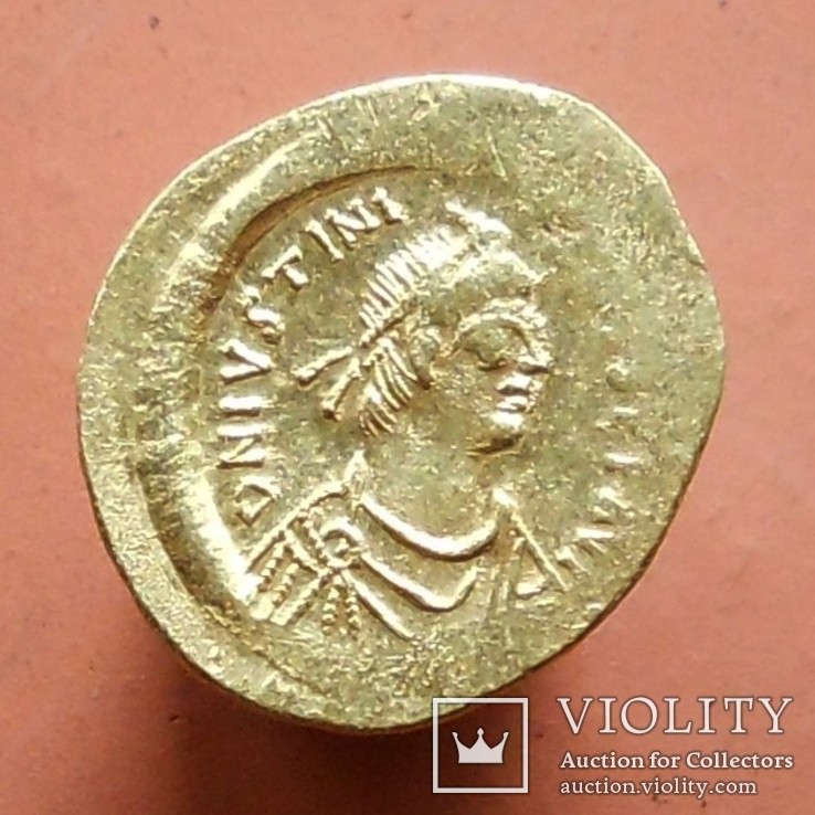 Византия: Юстиниан I (527-565) семис (2,25 г)