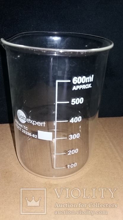Лабораторный стакан, градуированный 600 мл. (низкий с носиком) ТС