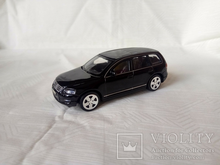 Автомодель Volkswagen Touareg 1:43 Maisto, фото №2