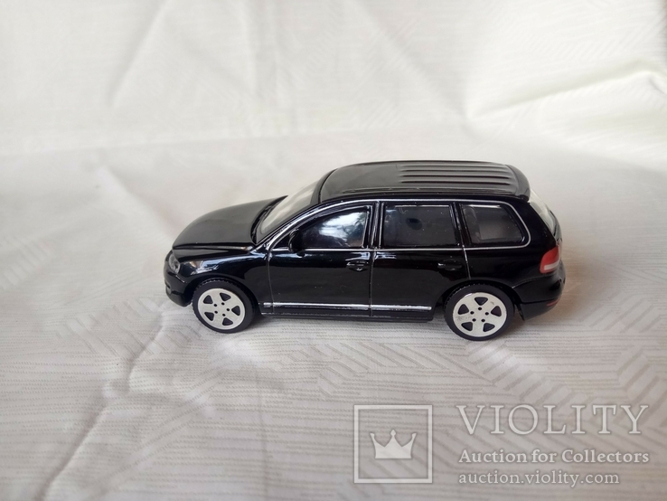 Автомодель Volkswagen Touareg 1:43 Maisto, фото №3