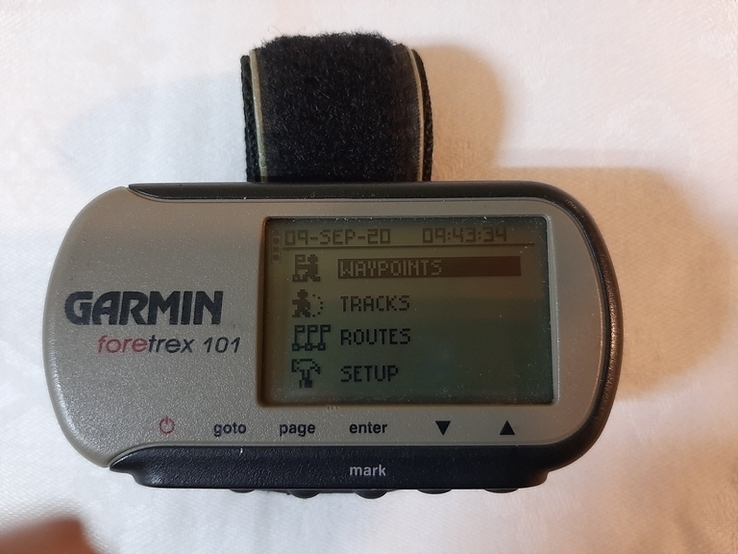 Наручный персональный навигатор Garmin Foretrex 101