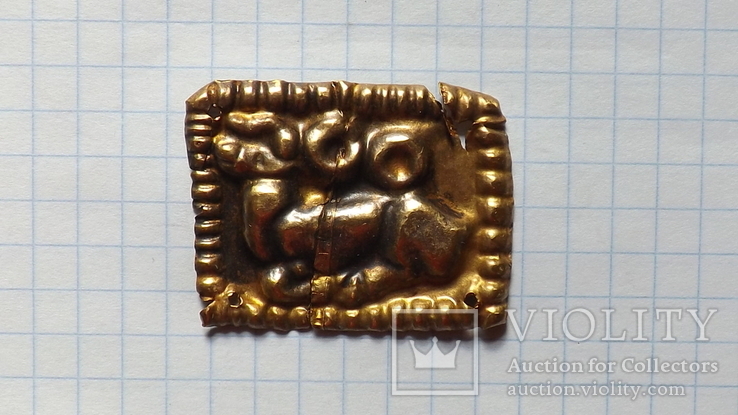 Скифская зооморфная бляшка  золото(лежачий олень), фото №2