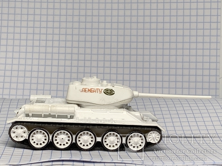 Танк  Т-34-85 (зимний камуфляж)