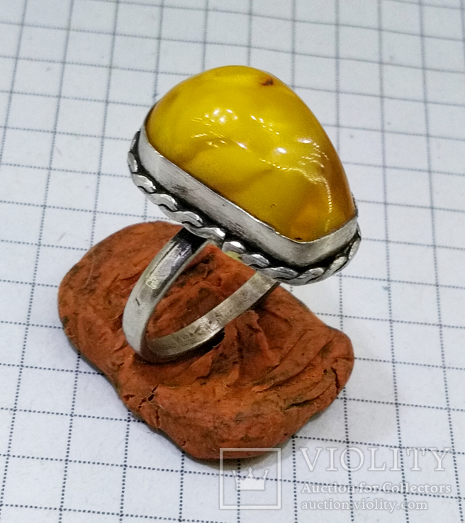 Кольцо янтарь, мельхиор. 4,70 грамм