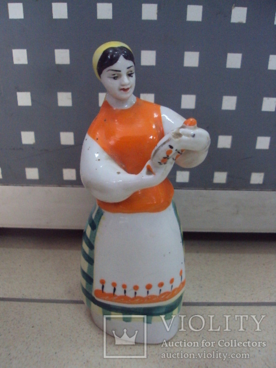 Фигура фарфор полонное зхк девушка с куманцом глечиком под реставрацию, фото №2