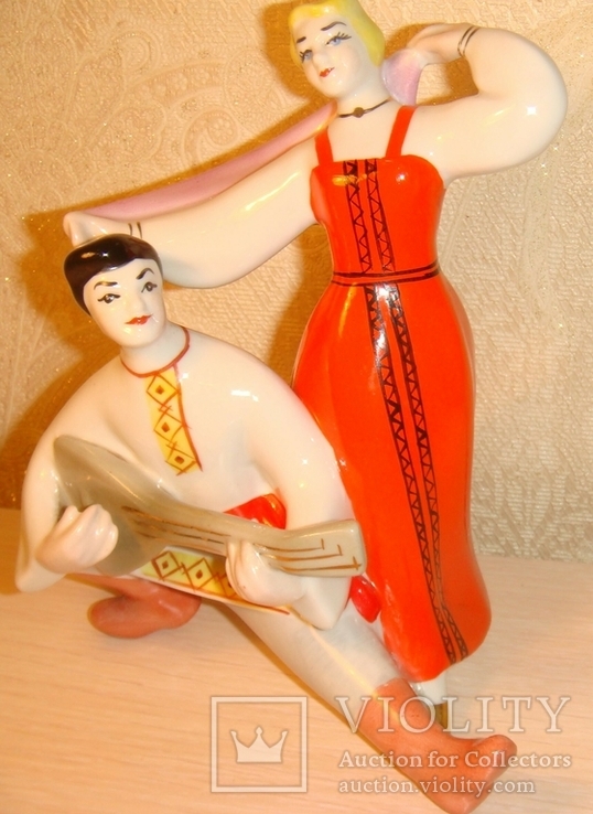   Фарфоровая статуэтка Балалаечник и плясунья. Полонне., фото №2