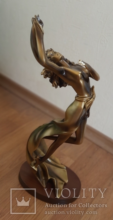 Скульптура статуэтка девушка в танце