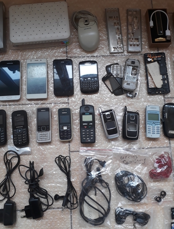 Телефоны Samsung, BlackBerry, HTC, S-Tell, Nokia, акб, флешки, шнуры, озу, наушники, photo number 4