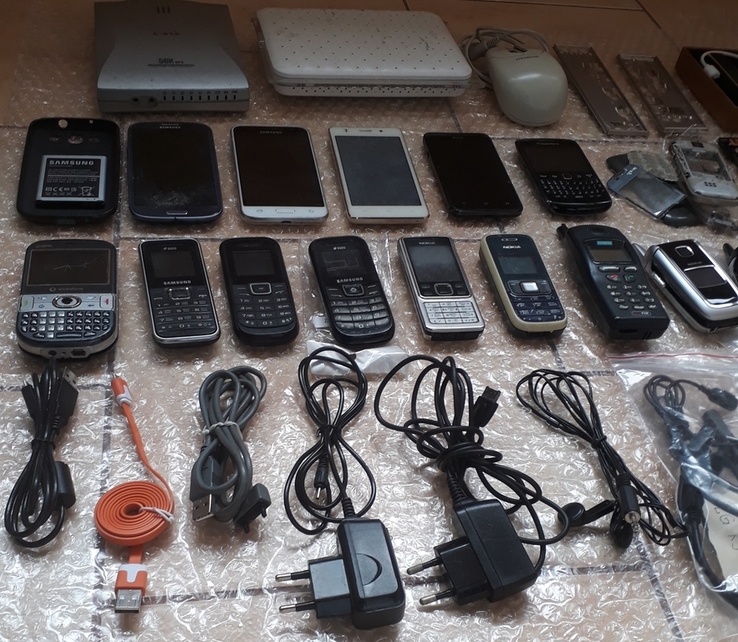 Телефоны Samsung, BlackBerry, HTC, S-Tell, Nokia, акб, флешки, шнуры, озу, наушники, фото №8