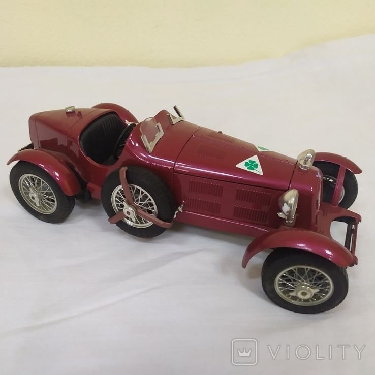 Модель автомобиля Alfa Romeo 2300 Monza. Bburago. 1/18, фото №2