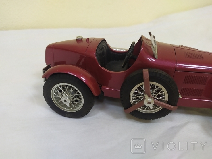 Модель автомобиля Alfa Romeo 2300 Monza. Bburago. 1/18, фото №3
