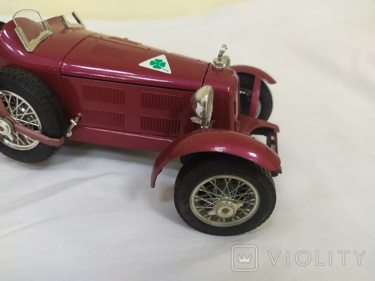 Модель автомобиля Alfa Romeo 2300 Monza. Bburago. 1/18, фото №4