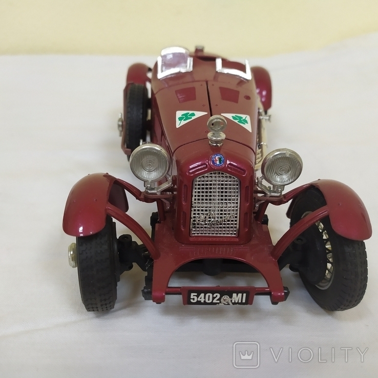 Модель автомобиля Alfa Romeo 2300 Monza. Bburago. 1/18, фото №5