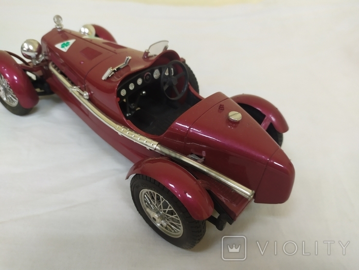 Модель автомобиля Alfa Romeo 2300 Monza. Bburago. 1/18, фото №8