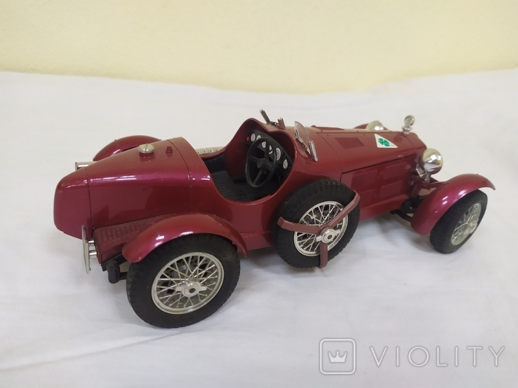 Модель автомобиля Alfa Romeo 2300 Monza. Bburago. 1/18, фото №11