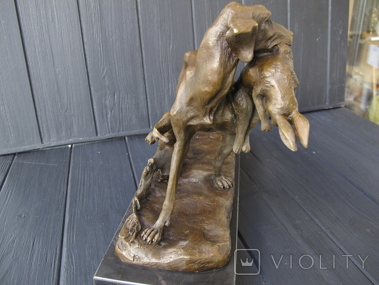 Охотничья собака с зайцем . Бронзовая скульптура. Собака Охота, фото №4