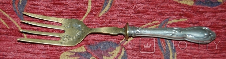 Вилка большая желтого метала с серебряной ручкой, фото №2
