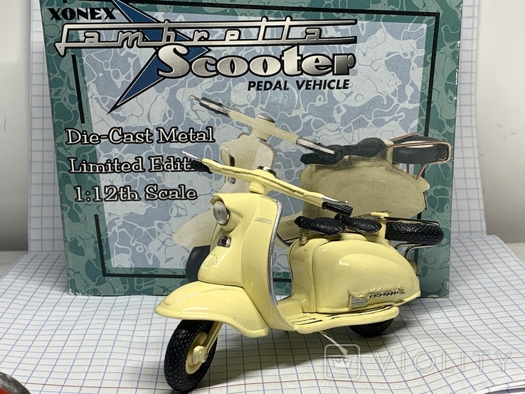 Xonex 1/12 Scale Diecast 51626 - Lambretta Scooter