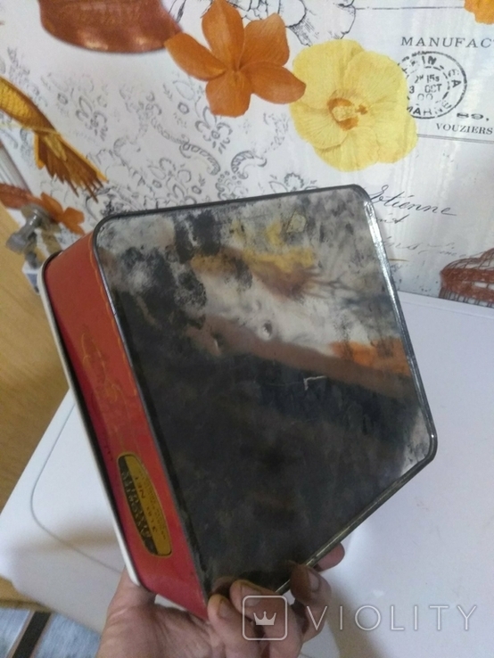 Коробка жестяная старая assorted biskuits англия 21х24 см, фото №6