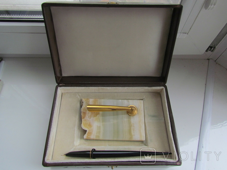 Ручка золотое перо с подставкой из камня 50 лет Октября