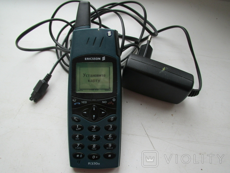 Моб. телефон Ericsson R320S + зарядное