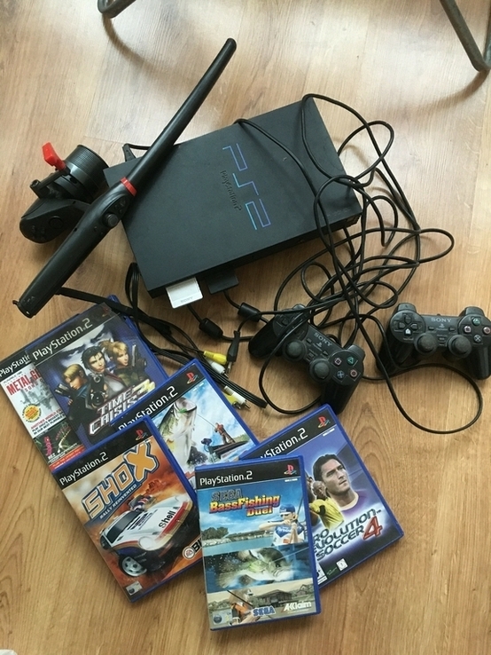 Play Station 2+два джойстика+картка памяті+спінінг+6 дисків