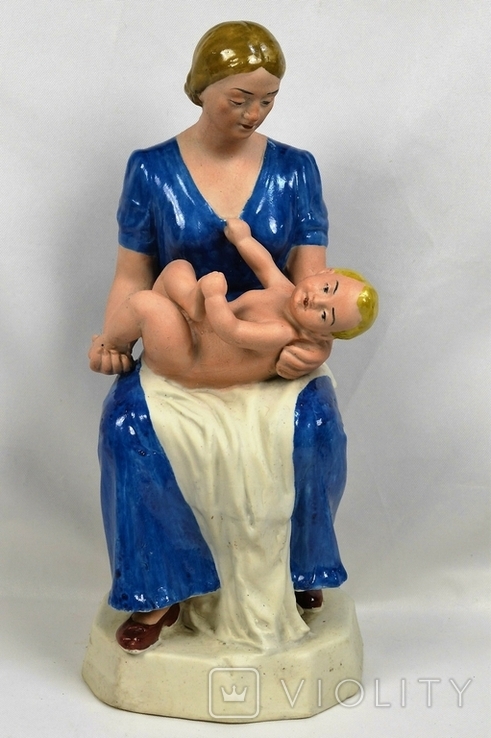 Статуэтка Мама с ребенком на руках. Полонное. Высота 32,5 см, фото №3