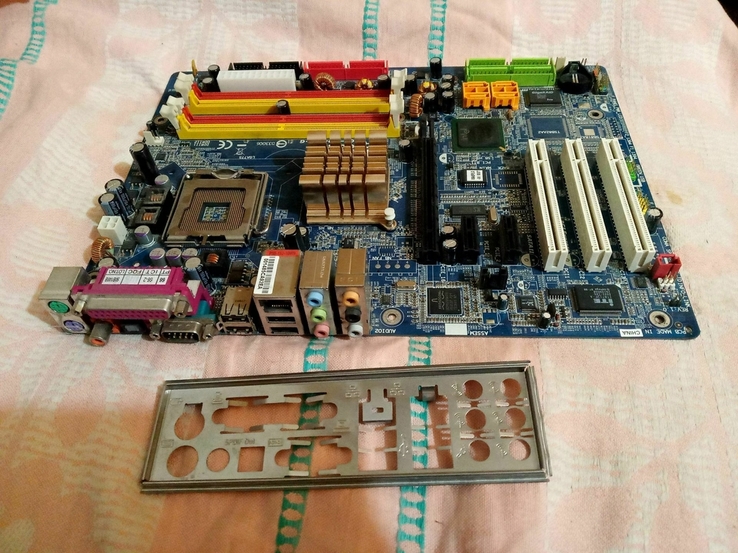 Мат. плата GigaByte GA-8I945PL-G LGA775 i945PL PCI-E+GbLAN SATA RAID ATX 4DDR2, фото №2
