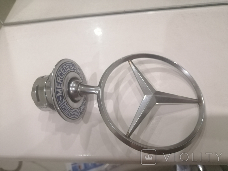 Значек от Mercedes Benz