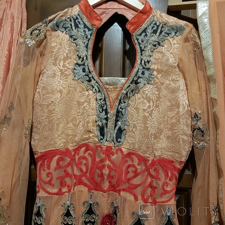 Oriental with embroidery, photo number 5
