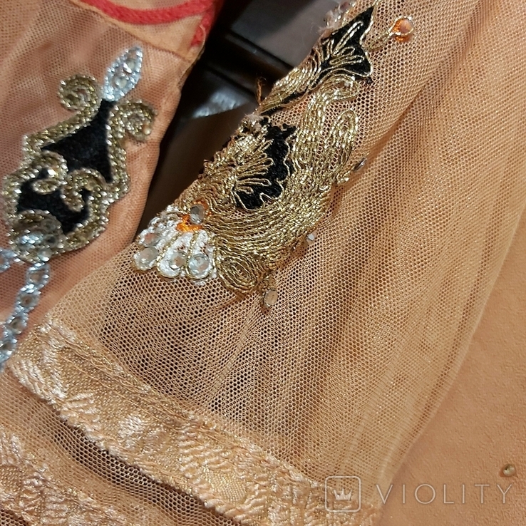Oriental with embroidery, photo number 10