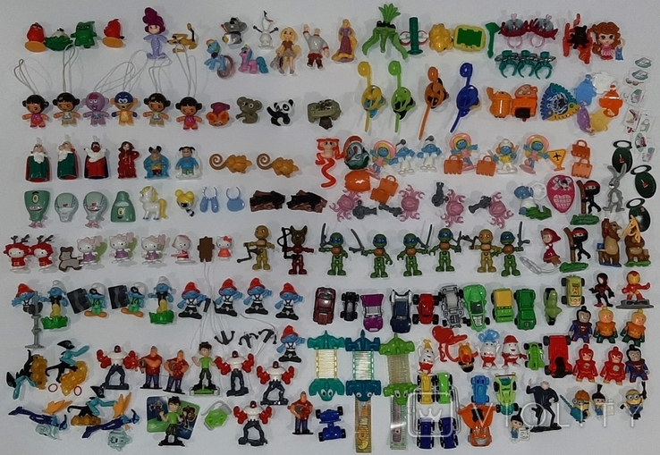 Киндер игрушки около 150 штук разные темы