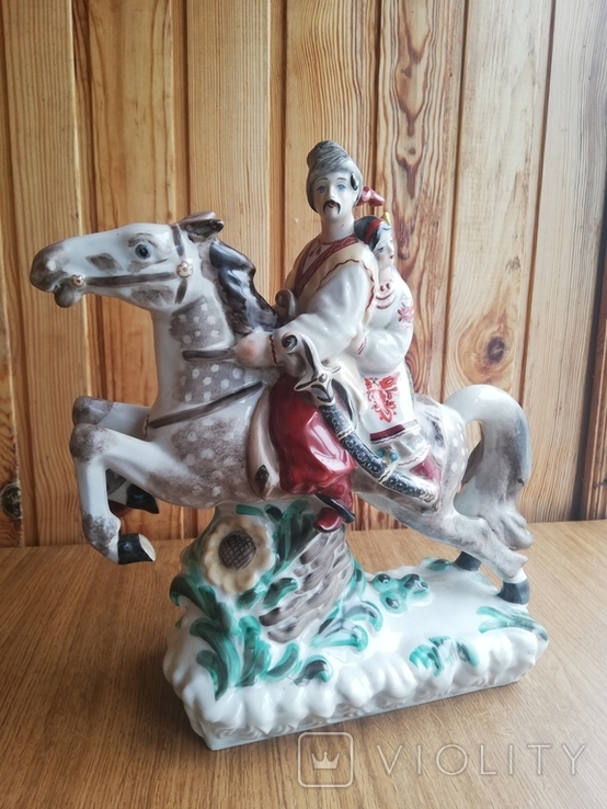 Влюбленные, козак и девушка на коне.  Киев, фото №2