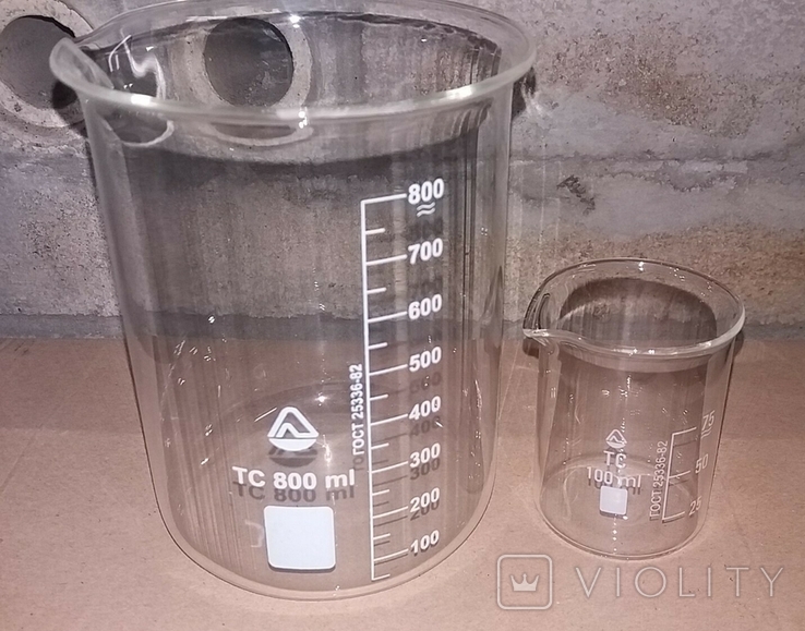 Лабораторные стаканы ,градуированые 800мл,100мл(низкие с носиком) термостойкие