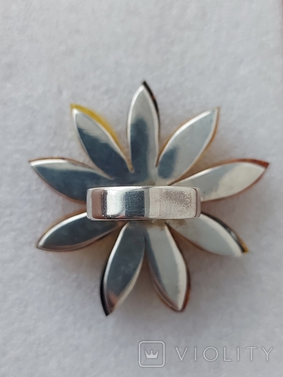 Безразмерное серебряное кольцо 925 пробы с янтарем " Цветок", фото №5