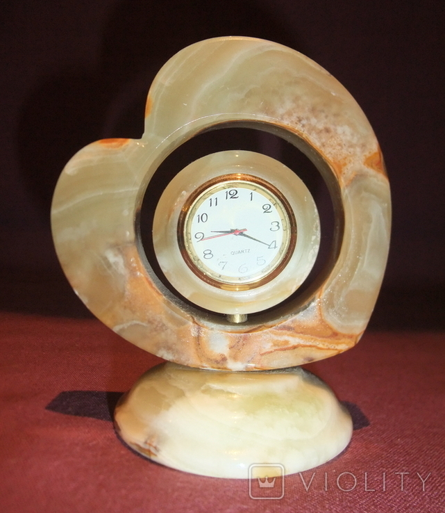 Часы кварцевые в корпусе из камня - оникс.