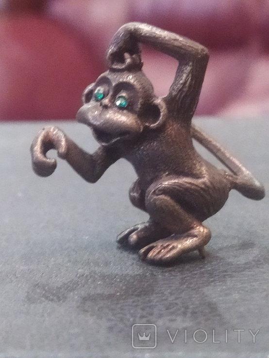 Обезьяна обезьянка веселая глазки камушки коллекционная миниатюра бронза, фото №2