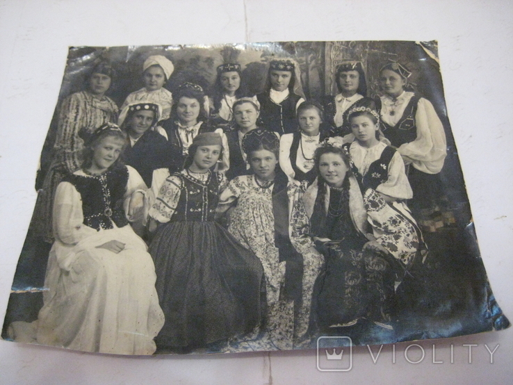 Группа девушек в национальных костюмах народов СССР. 30-е г ХХ века., фото №2