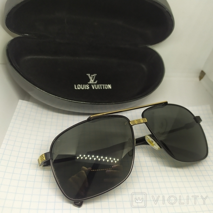 Солнцезащитные очки  Louis Vuitton 70022 в футляре. Франция
