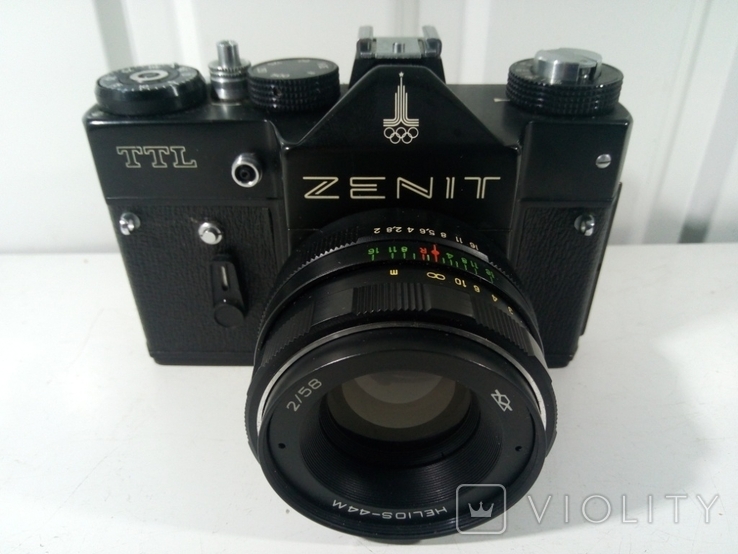  Фотоапарат - ZENIT TTL. Обе*ктив - HELIOS - 44M.2/58