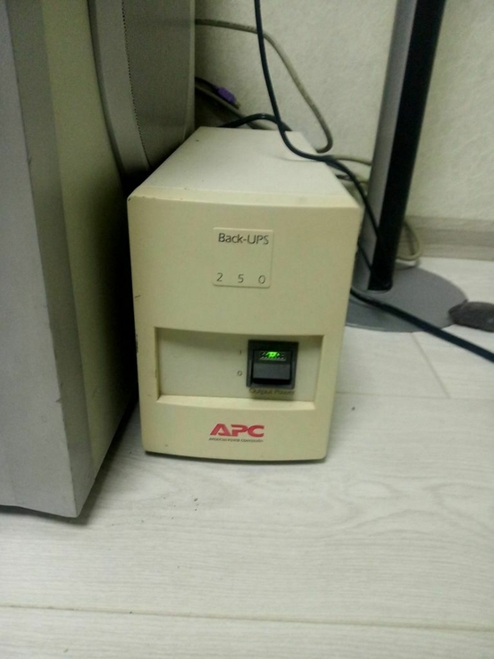 UPS с батареей APC Back-UPS 250VA, фото №2