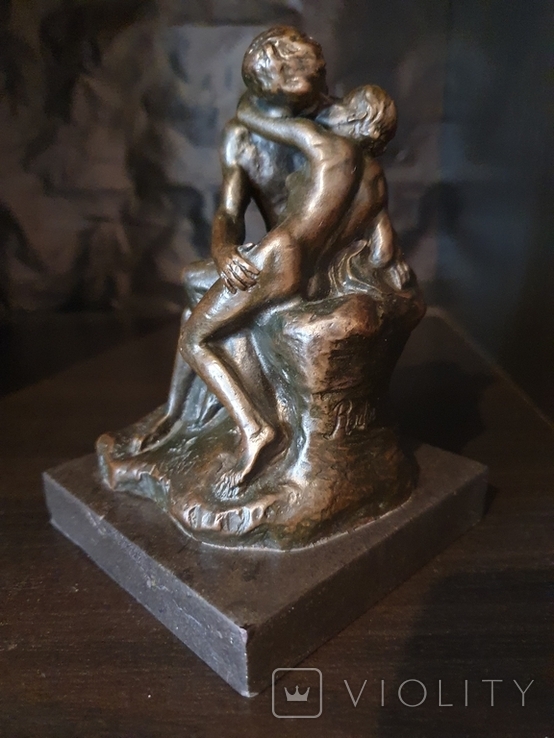 Скульптура "Поцелуй"