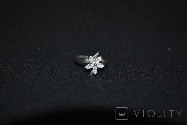 Серебряное кольцо цветок с фианитами