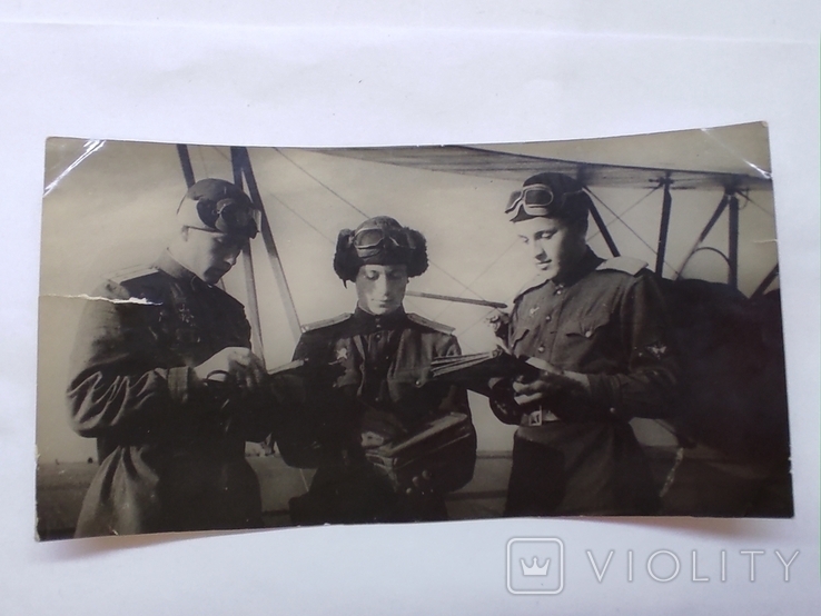 Фотография военные лётчики 1944 год 1 Украинский фронт Дрогобыч