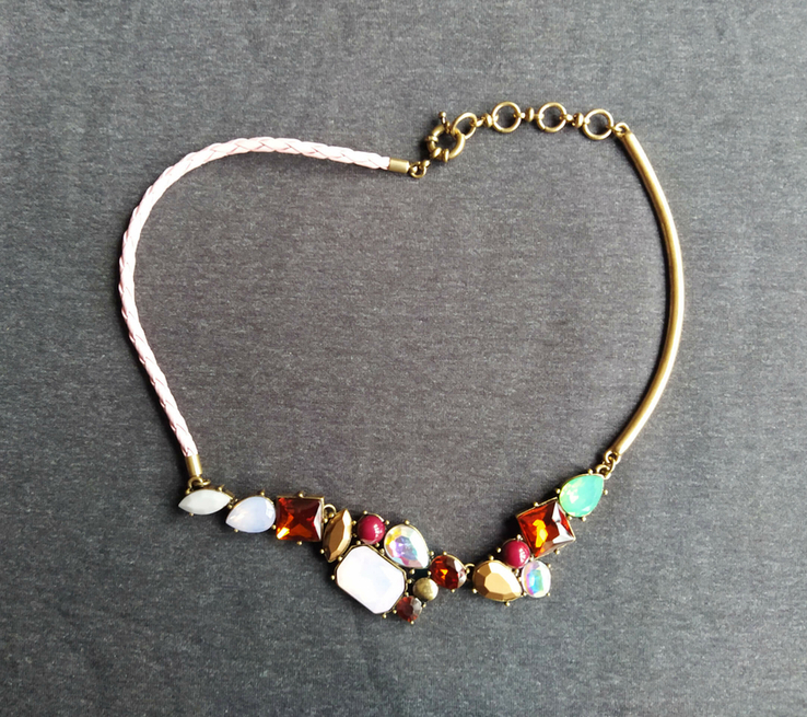 Ожерелье ассиметричное с разноцветными камушками. Бижутерия, фото №3