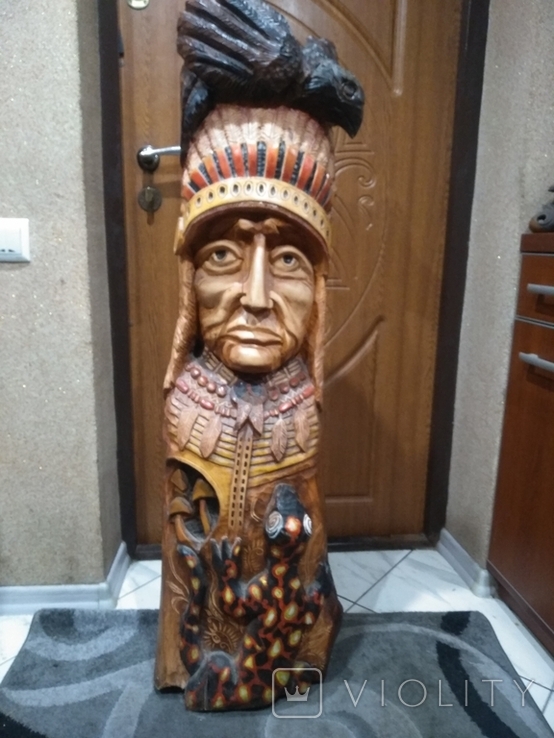 Резная скульптура индейца с саламандрой и ястребом ручной работы, фото №2