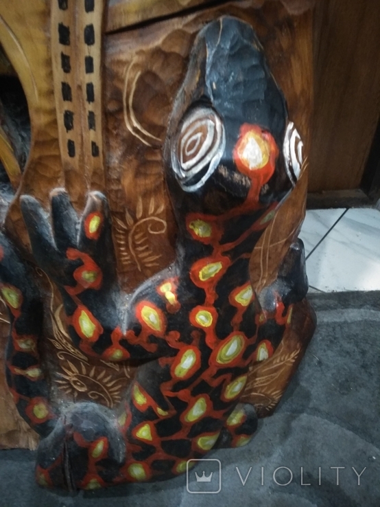 Резная скульптура индейца с саламандрой и ястребом ручной работы, фото №5