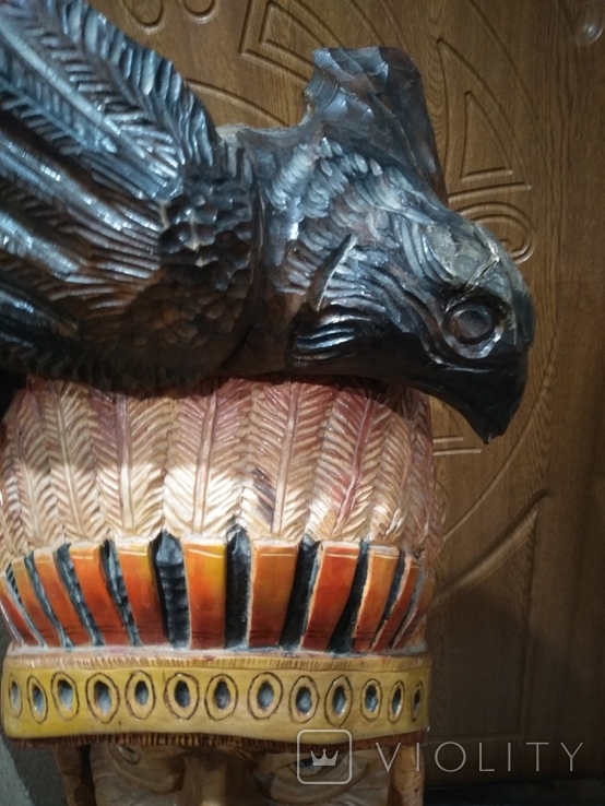 Резная скульптура индейца с саламандрой и ястребом ручной работы, фото №6