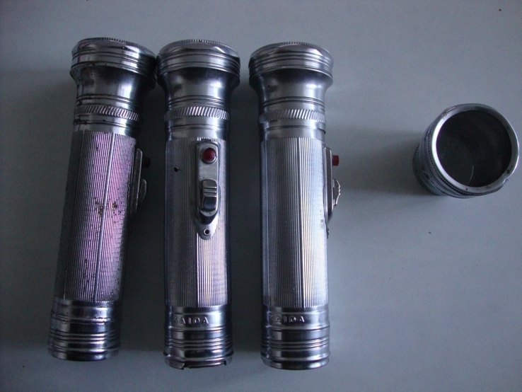 Четыре фонарика на двух больших батарейках, фото №5